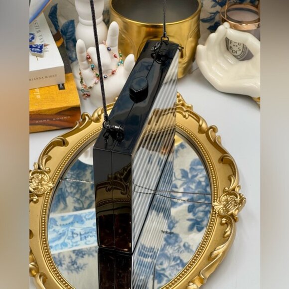 🆕 LULU GUINNESS 🧿 NWT Cassie Striped Black & Mother of Pearl Perspex Clutch - Picture 5 of 15